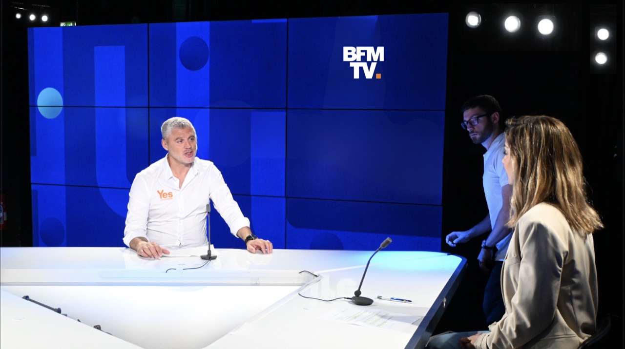 Johan Van Hengel, fondateur de Yes Conciergerie, interviewe sur le plateau de BFM TV